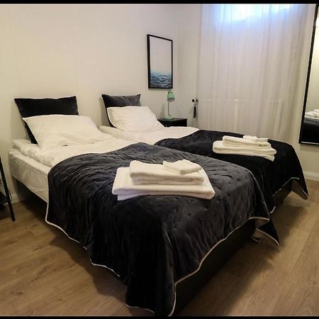 10B Gamla Laeknishusith Hg15108 Hotel Saudarkrokur Esterno foto