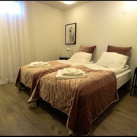 10B Gamla Laeknishusith Hg15108 Hotel Saudarkrokur Esterno foto