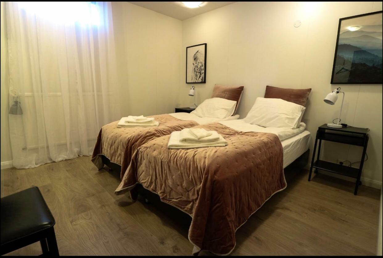 10B Gamla Laeknishusith Hg15108 Hotel Saudarkrokur Esterno foto
